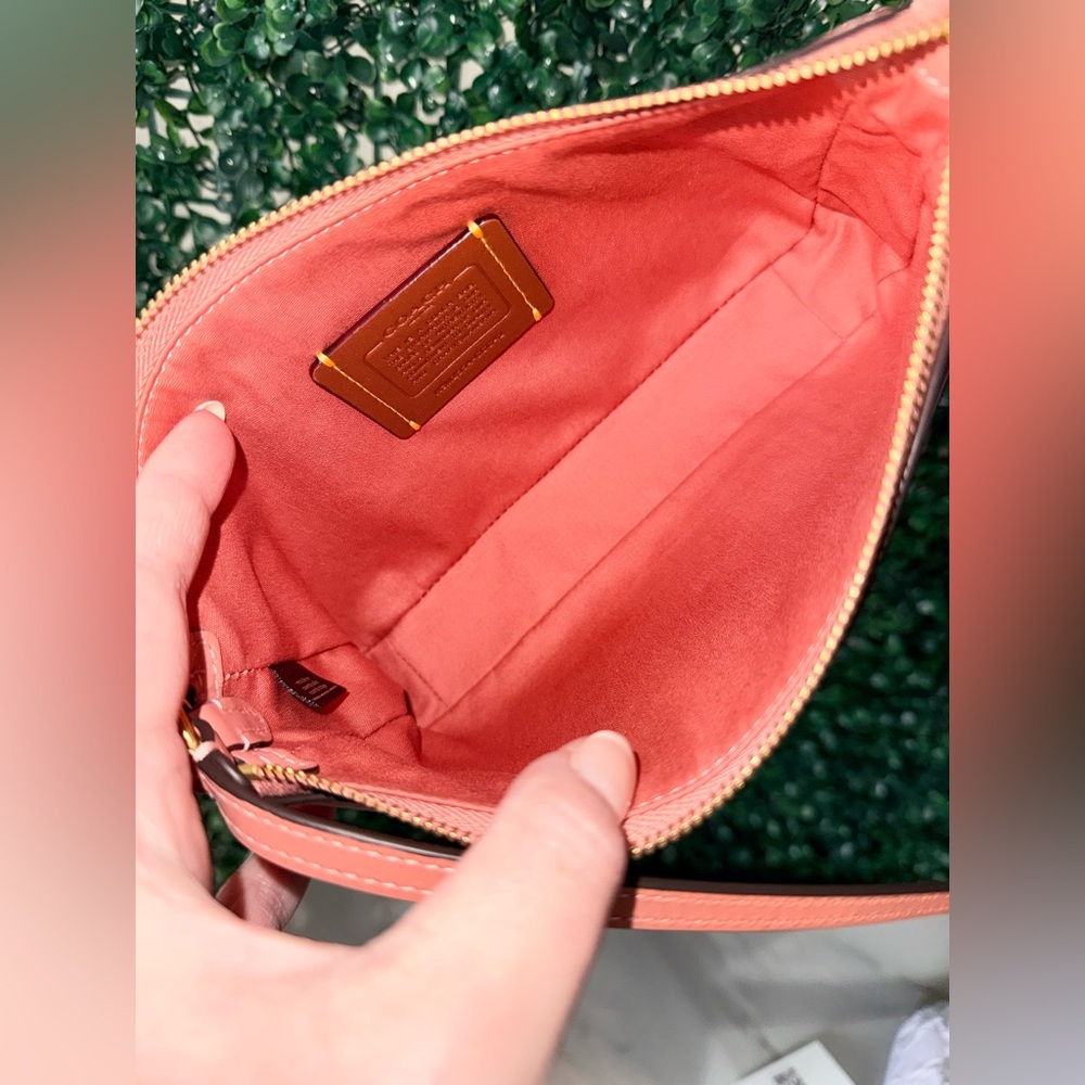 Coach Retail Plaza 22 Melon Pink Shoulder Bag NWT - Picture 5 of 5